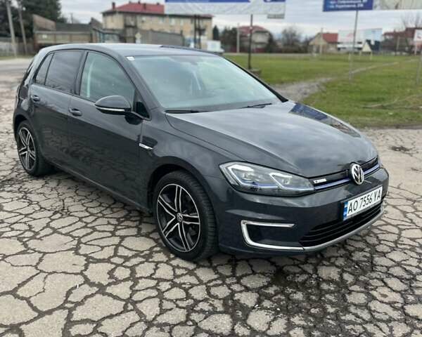 Серый Фольксваген e-Golf, объемом двигателя 0 л и пробегом 113 тыс. км за 12900 $, фото 1 на Automoto.ua