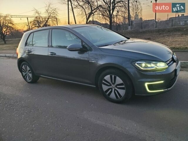 Серый Фольксваген e-Golf, объемом двигателя 0 л и пробегом 156 тыс. км за 11599 $, фото 1 на Automoto.ua