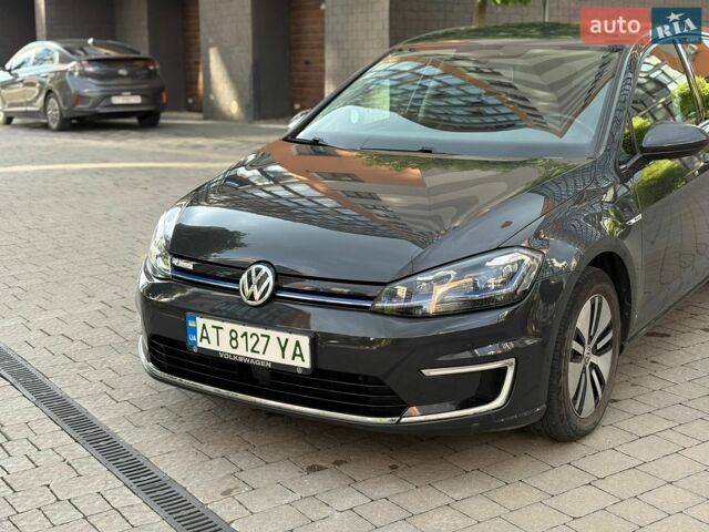 Серый Фольксваген e-Golf, объемом двигателя 0 л и пробегом 117 тыс. км за 12300 $, фото 1 на Automoto.ua