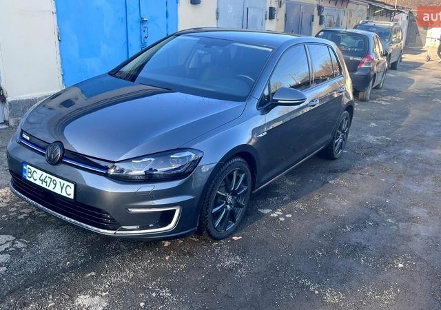 Серый Фольксваген e-Golf, объемом двигателя 0 л и пробегом 132 тыс. км за 13000 $, фото 1 на Automoto.ua