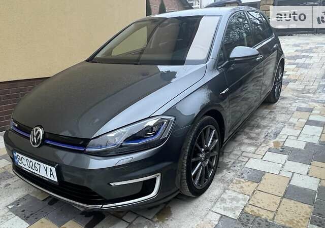 Серый Фольксваген e-Golf, объемом двигателя 0 л и пробегом 156 тыс. км за 21550 $, фото 1 на Automoto.ua