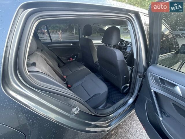 Серый Фольксваген e-Golf, объемом двигателя 0 л и пробегом 63 тыс. км за 15000 $, фото 1 на Automoto.ua