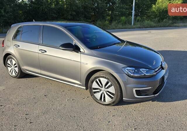 Серый Фольксваген e-Golf, объемом двигателя 0 л и пробегом 74 тыс. км за 13900 $, фото 1 на Automoto.ua