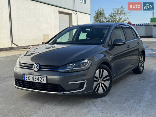 Серый Фольксваген e-Golf, объемом двигателя 0 л и пробегом 120 тыс. км за 12000 $, фото 1 на Automoto.ua
