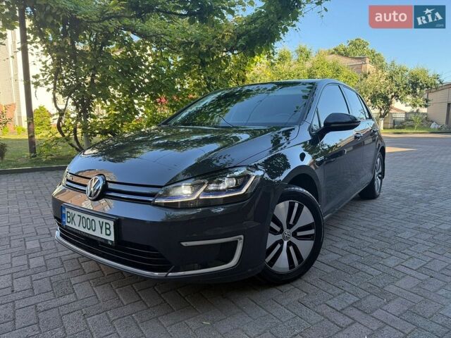 Серый Фольксваген e-Golf, объемом двигателя 0 л и пробегом 184 тыс. км за 11999 $, фото 1 на Automoto.ua