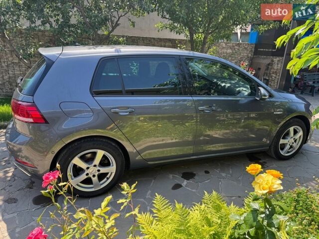 Серый Фольксваген e-Golf, объемом двигателя 0 л и пробегом 113 тыс. км за 13700 $, фото 1 на Automoto.ua