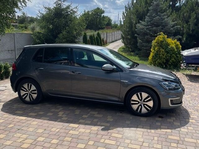 Серый Фольксваген e-Golf, объемом двигателя 0 л и пробегом 147 тыс. км за 12700 $, фото 1 на Automoto.ua