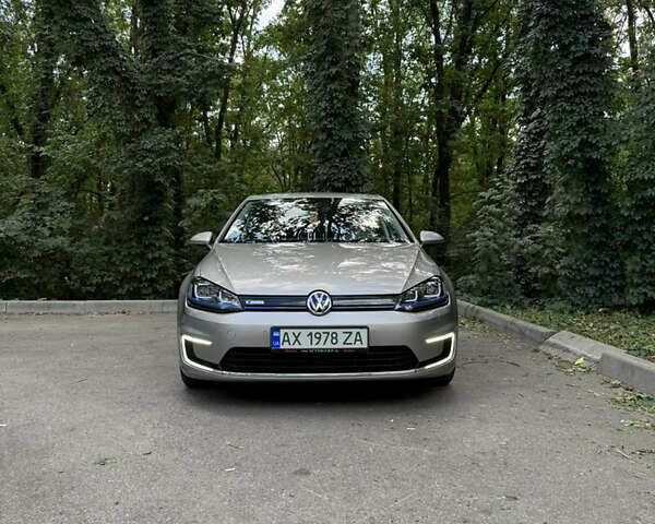Серый Фольксваген e-Golf, объемом двигателя 0 л и пробегом 128 тыс. км за 11900 $, фото 1 на Automoto.ua