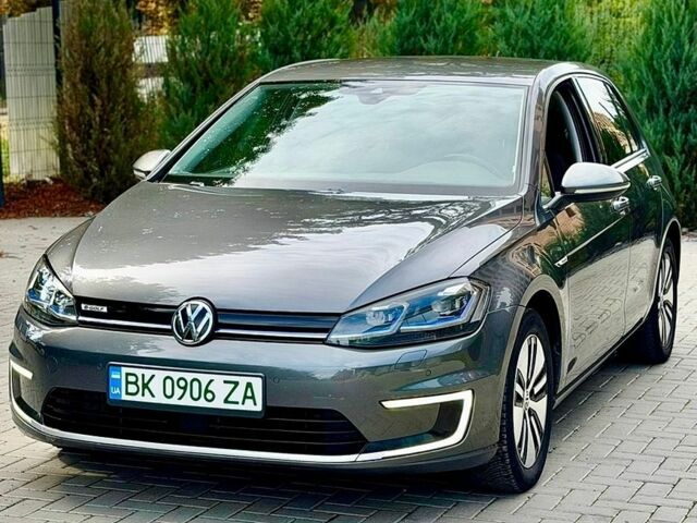 Серый Фольксваген e-Golf, объемом двигателя 0 л и пробегом 155 тыс. км за 11849 $, фото 1 на Automoto.ua
