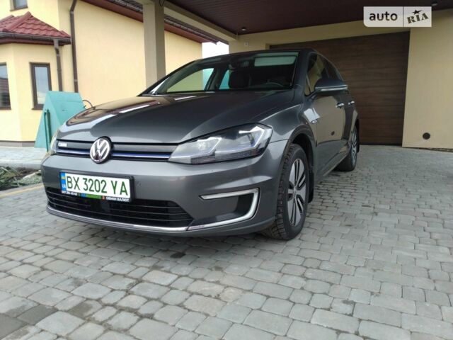 Серый Фольксваген e-Golf, объемом двигателя 0 л и пробегом 142 тыс. км за 14450 $, фото 1 на Automoto.ua