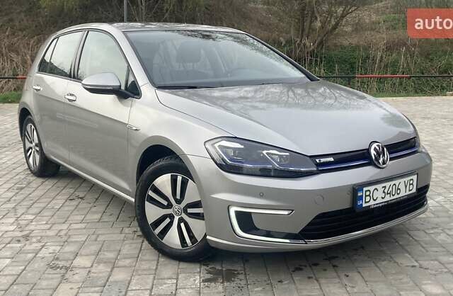Серый Фольксваген e-Golf, объемом двигателя 0 л и пробегом 80 тыс. км за 16400 $, фото 1 на Automoto.ua