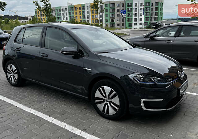 Серый Фольксваген e-Golf, объемом двигателя 0 л и пробегом 60 тыс. км за 16500 $, фото 1 на Automoto.ua