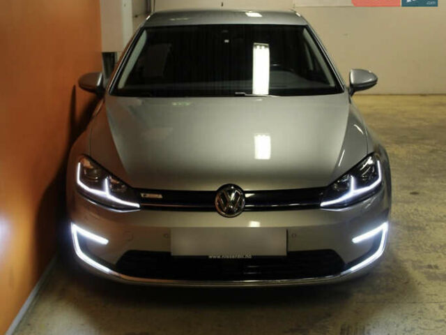 Серый Фольксваген e-Golf, объемом двигателя 0 л и пробегом 94 тыс. км за 12200 $, фото 1 на Automoto.ua