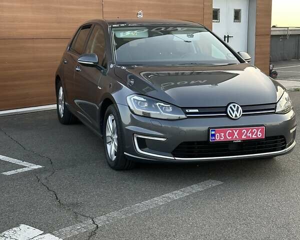 Серый Фольксваген e-Golf, объемом двигателя 0 л и пробегом 114 тыс. км за 15500 $, фото 1 на Automoto.ua