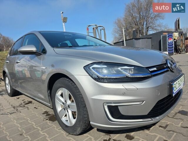 Серый Фольксваген e-Golf, объемом двигателя 0 л и пробегом 98 тыс. км за 19600 $, фото 1 на Automoto.ua