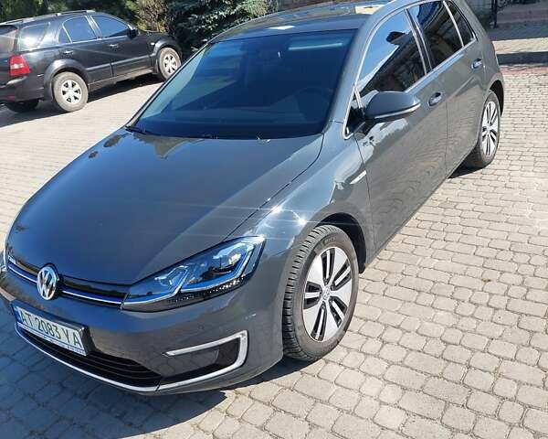 Серый Фольксваген e-Golf, объемом двигателя 0 л и пробегом 90 тыс. км за 13750 $, фото 1 на Automoto.ua