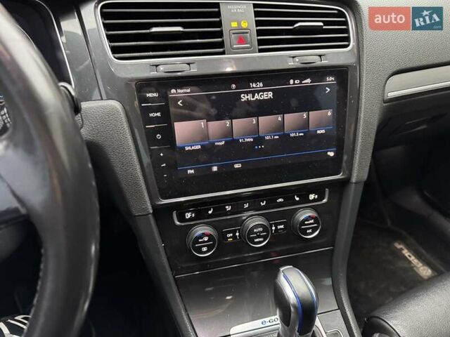 Серый Фольксваген e-Golf, объемом двигателя 0 л и пробегом 202 тыс. км за 13700 $, фото 1 на Automoto.ua