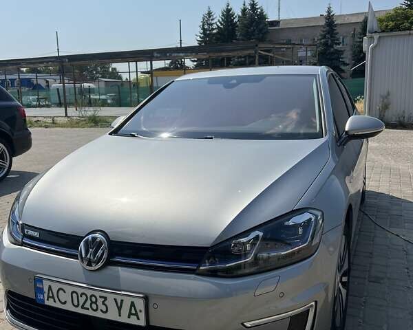 Серый Фольксваген e-Golf, объемом двигателя 0 л и пробегом 114 тыс. км за 14000 $, фото 1 на Automoto.ua