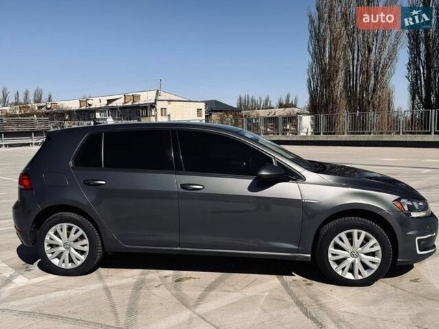 Серый Фольксваген e-Golf, объемом двигателя 0 л и пробегом 156 тыс. км за 10900 $, фото 1 на Automoto.ua