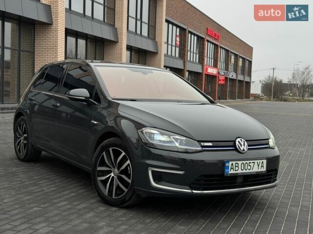 Серый Фольксваген e-Golf, объемом двигателя 0 л и пробегом 98 тыс. км за 14250 $, фото 1 на Automoto.ua