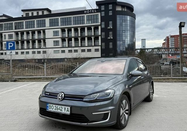 Серый Фольксваген e-Golf, объемом двигателя 0 л и пробегом 103 тыс. км за 15300 $, фото 1 на Automoto.ua