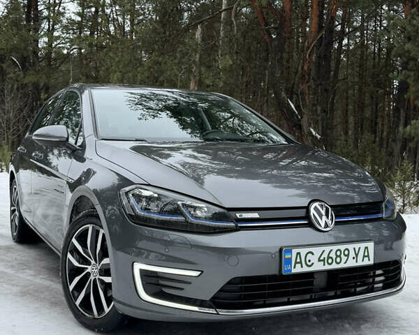 Серый Фольксваген e-Golf, объемом двигателя 0 л и пробегом 159 тыс. км за 12300 $, фото 1 на Automoto.ua