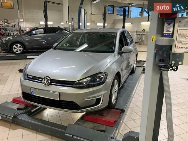 Серый Фольксваген e-Golf, объемом двигателя 0 л и пробегом 113 тыс. км за 14400 $, фото 1 на Automoto.ua