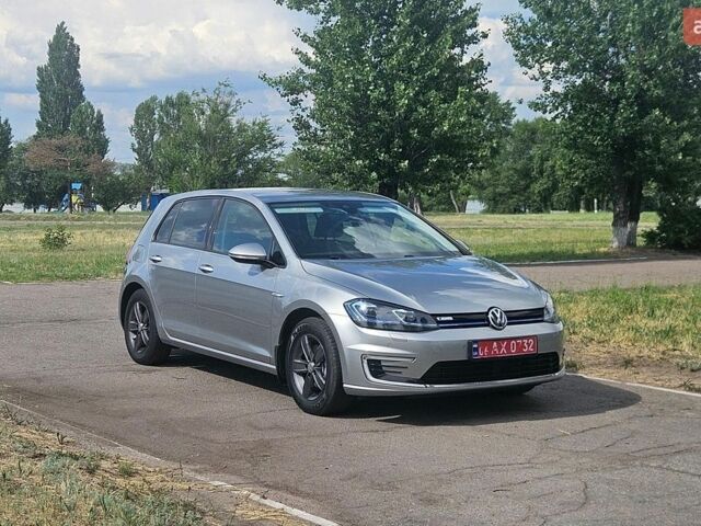 Серый Фольксваген e-Golf, объемом двигателя 0 л и пробегом 117 тыс. км за 12730 $, фото 1 на Automoto.ua