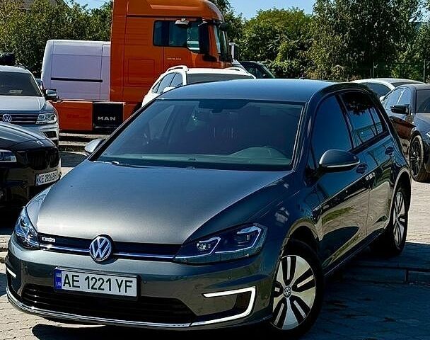 Серый Фольксваген e-Golf, объемом двигателя 0 л и пробегом 161 тыс. км за 12499 $, фото 1 на Automoto.ua