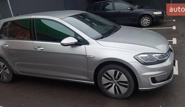 Серый Фольксваген e-Golf, объемом двигателя 0 л и пробегом 40 тыс. км за 14300 $, фото 1 на Automoto.ua