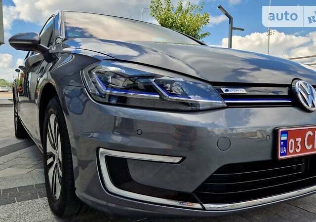 Серый Фольксваген e-Golf, объемом двигателя 0 л и пробегом 53 тыс. км за 15500 $, фото 1 на Automoto.ua