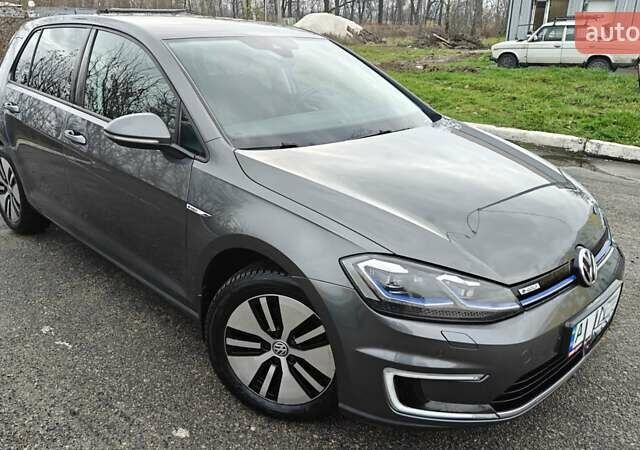 Серый Фольксваген e-Golf, объемом двигателя 0 л и пробегом 262 тыс. км за 11999 $, фото 1 на Automoto.ua