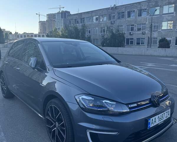 Серый Фольксваген e-Golf, объемом двигателя 0 л и пробегом 92 тыс. км за 19100 $, фото 1 на Automoto.ua