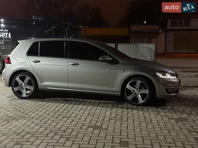 Серый Фольксваген e-Golf, объемом двигателя 0 л и пробегом 155 тыс. км за 13500 $, фото 1 на Automoto.ua