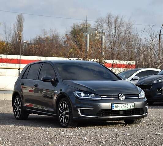 Серый Фольксваген e-Golf, объемом двигателя 0 л и пробегом 141 тыс. км за 13200 $, фото 1 на Automoto.ua