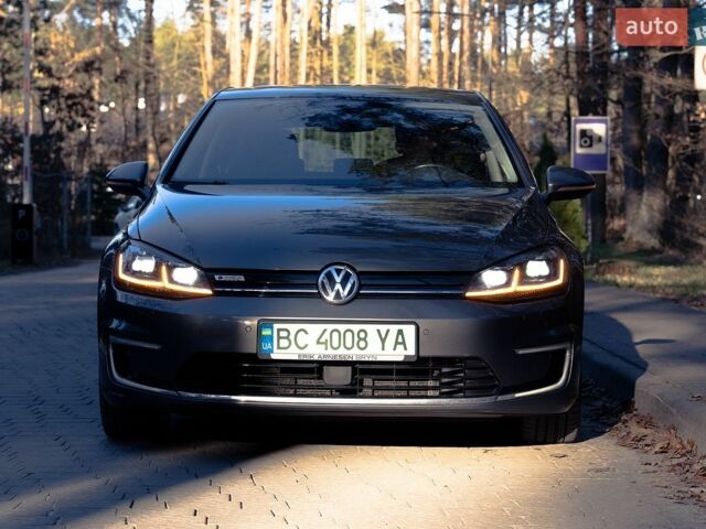 Серый Фольксваген e-Golf, объемом двигателя 0 л и пробегом 101 тыс. км за 16000 $, фото 1 на Automoto.ua