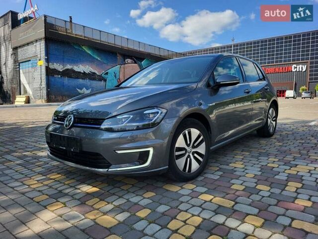 Серый Фольксваген e-Golf, объемом двигателя 0 л и пробегом 94 тыс. км за 13555 $, фото 1 на Automoto.ua
