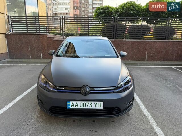 Серый Фольксваген e-Golf, объемом двигателя 0 л и пробегом 130 тыс. км за 16500 $, фото 1 на Automoto.ua