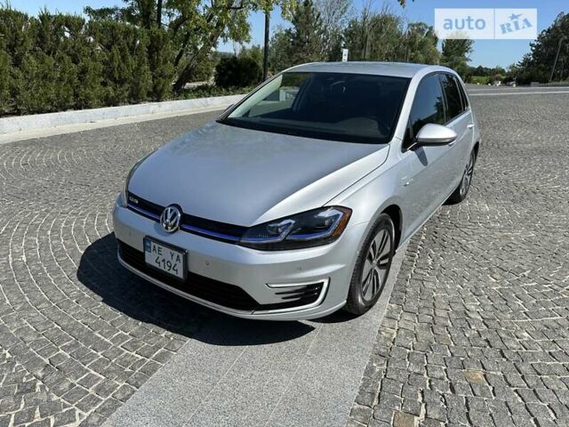 Серый Фольксваген e-Golf, объемом двигателя 0 л и пробегом 42 тыс. км за 21000 $, фото 1 на Automoto.ua