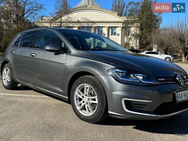 Серый Фольксваген e-Golf, объемом двигателя 0 л и пробегом 121 тыс. км за 14200 $, фото 1 на Automoto.ua