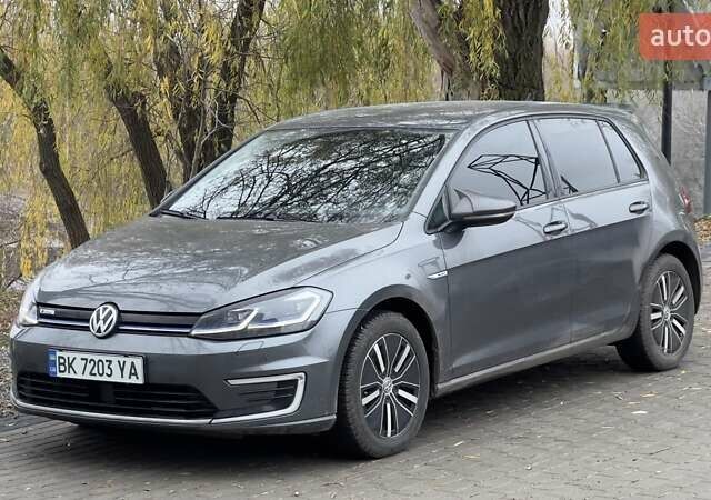 Серый Фольксваген e-Golf, объемом двигателя 0 л и пробегом 220 тыс. км за 11500 $, фото 1 на Automoto.ua
