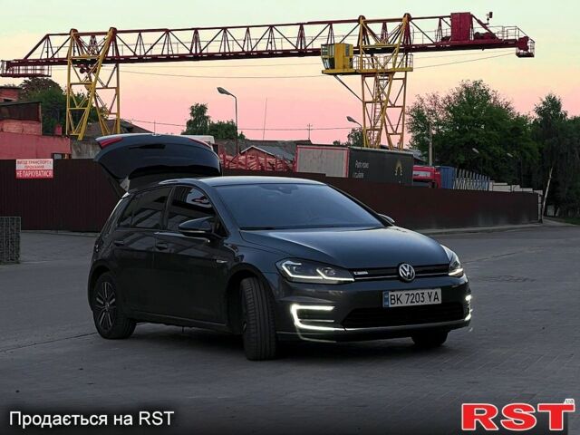 Серый Фольксваген e-Golf, объемом двигателя 0 л и пробегом 207 тыс. км за 13500 $, фото 1 на Automoto.ua