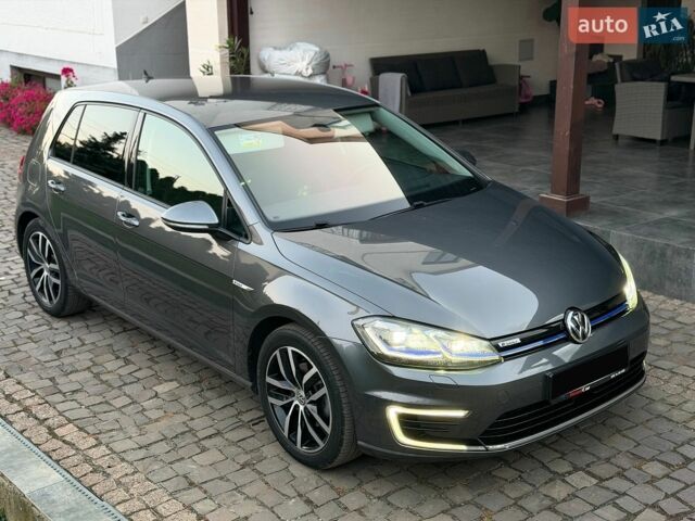 Серый Фольксваген e-Golf, объемом двигателя 0 л и пробегом 120 тыс. км за 14999 $, фото 1 на Automoto.ua