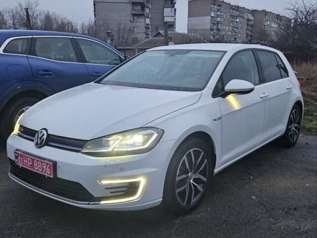 Серый Фольксваген e-Golf, объемом двигателя 0 л и пробегом 108 тыс. км за 16200 $, фото 1 на Automoto.ua