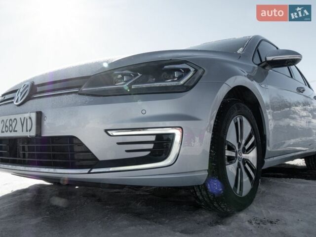 Серый Фольксваген e-Golf, объемом двигателя 0 л и пробегом 71 тыс. км за 14250 $, фото 1 на Automoto.ua