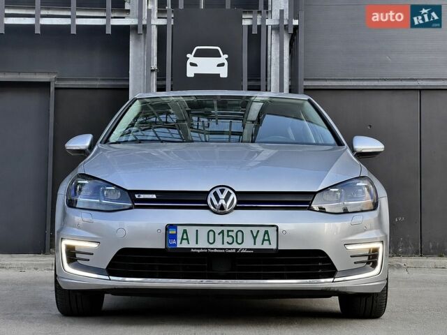 Серый Фольксваген e-Golf, объемом двигателя 0 л и пробегом 102 тыс. км за 12200 $, фото 1 на Automoto.ua