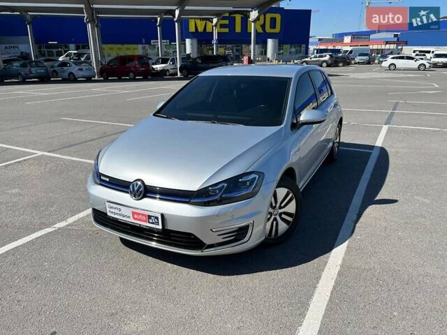 Серый Фольксваген e-Golf, объемом двигателя 0 л и пробегом 58 тыс. км за 19700 $, фото 1 на Automoto.ua