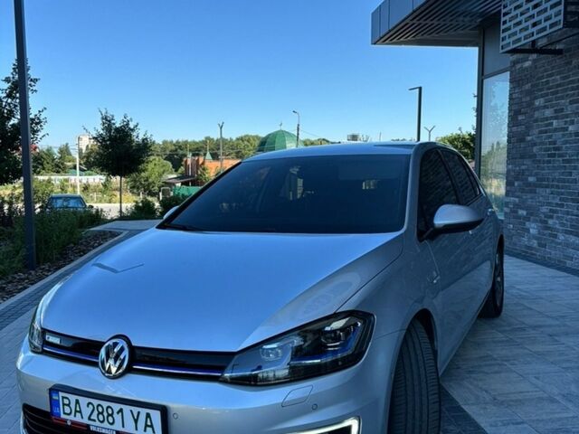 Серый Фольксваген e-Golf, объемом двигателя 0 л и пробегом 110 тыс. км за 14600 $, фото 1 на Automoto.ua