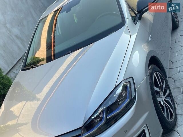 Серый Фольксваген e-Golf, объемом двигателя 0 л и пробегом 92 тыс. км за 14800 $, фото 1 на Automoto.ua