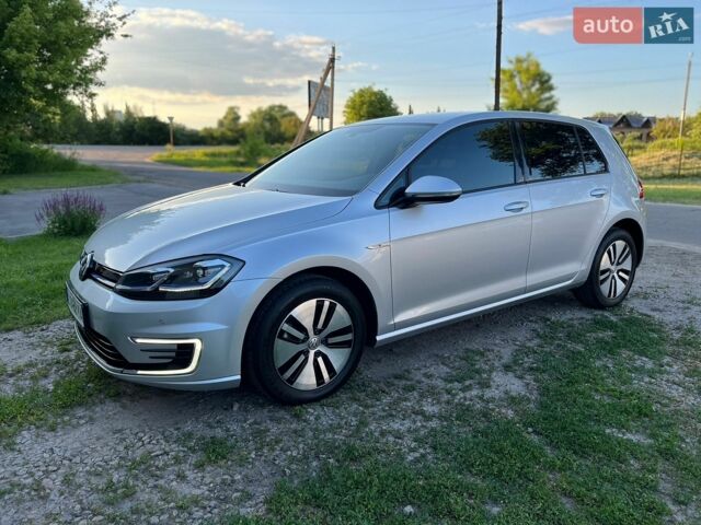 Серый Фольксваген e-Golf, объемом двигателя 0 л и пробегом 53 тыс. км за 13999 $, фото 1 на Automoto.ua